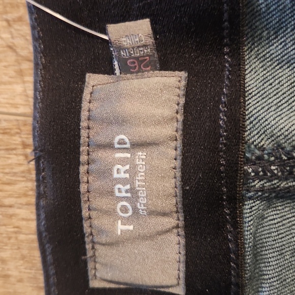 Torrid Bombshell Premium Stretch High Rise Shorts. Size 26. NWT! - Picture 2 of 5